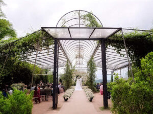 Large Glass Greenhouse Wedding Ysgh 168